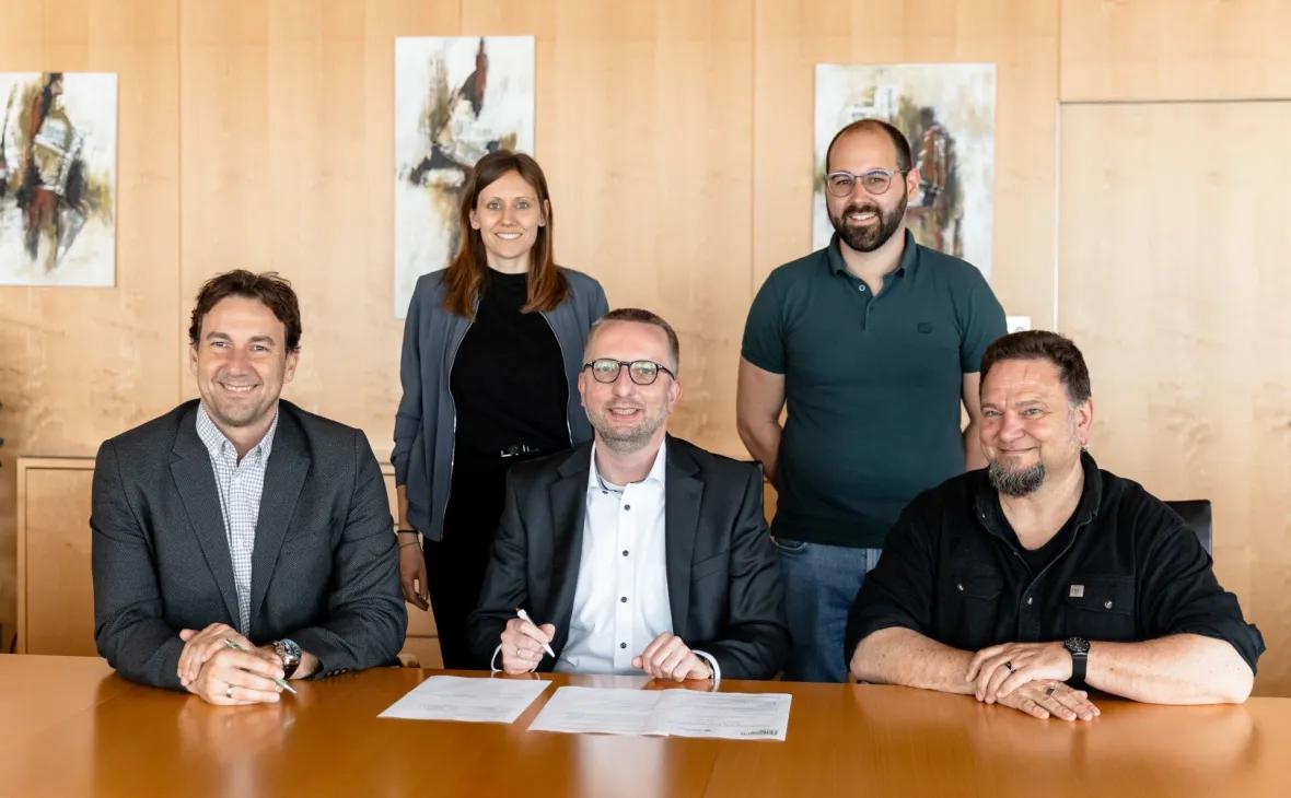 Vertragsunterzeichnung Bildungspartnerschaft Friedrichschule Lahr und E-Werk Mittelbaden