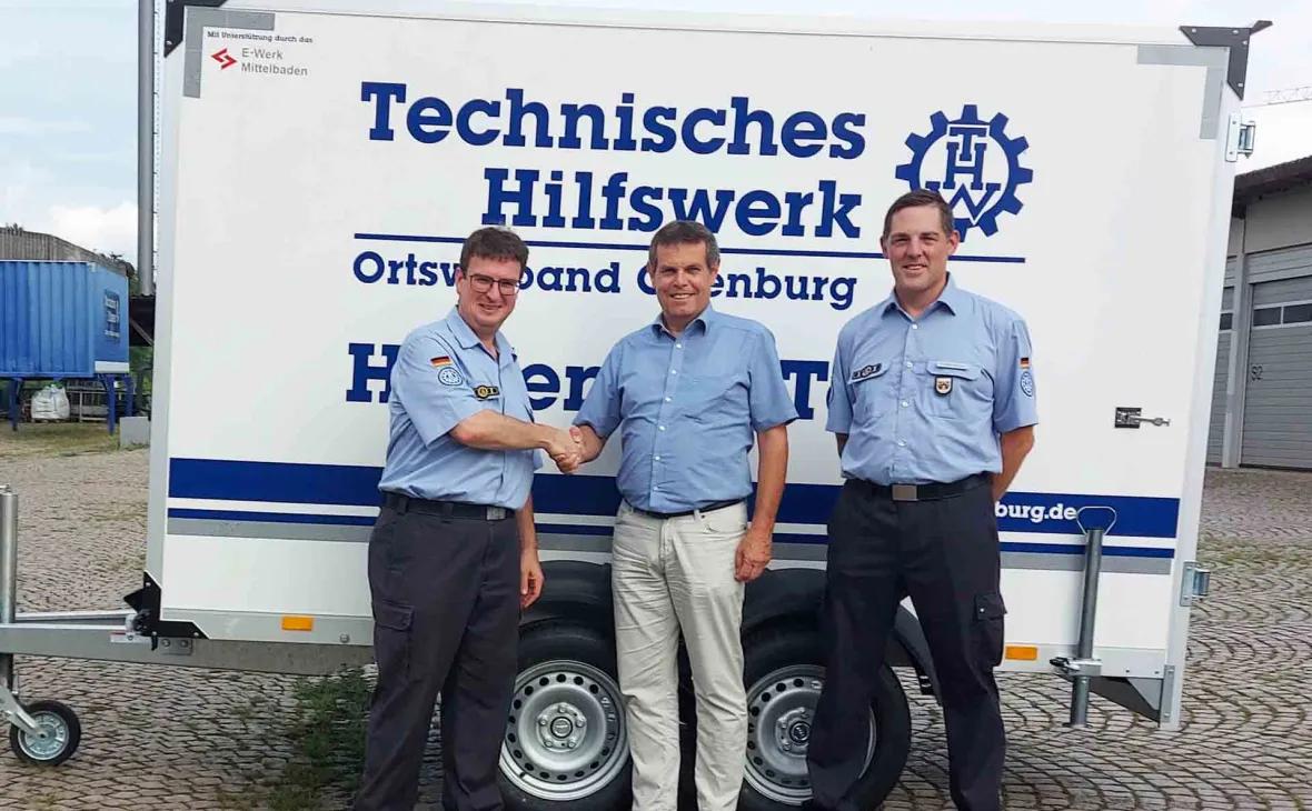 Carsten Busam, Ortsbeauftragter THW Offenburg, Lothar Baier, E-Werk Mittelbaden, und Thomas Wunsch, Jugendbetreuer im THW Offenburg und Mitarbeiter in der Netzleitstelle im Überlandwerk Mittelbaden