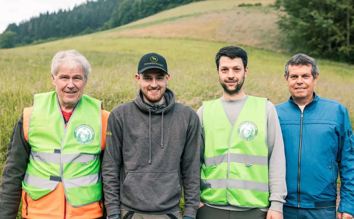 Von links: Georg Schilli und Patrick Buchholz freuen sich über die Spende, die Marco Jörger und Lothar Baier überreichten.