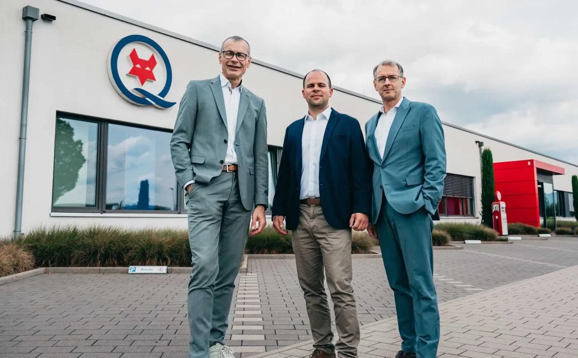 Von links: Bernhard Palm, Vorstandsvorsitzender E-Werk Mittelbaden, Eric Albrecht, Geschäftsführer E-FOX Energy GmbH, und  Rico Siefermann, Vorstandsvorsitzender NOVELLUS Holding AG