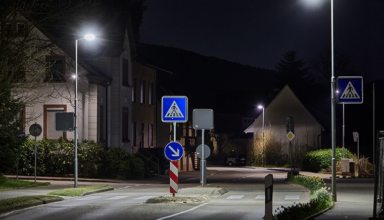 Straßenbeleuchtung-Fußgängerüberweg /Content-Slider