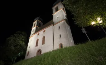 Aktzentbeleuchtung der St. Cyriak-Kirche in Schapbach