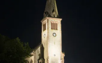 Aktzentbeleuchtung der St. Michael Kirche in Fischerbach