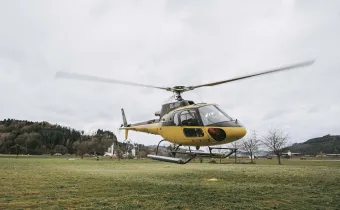 Leitungsprüfung mit dem Helikopter © Dimitri Dell