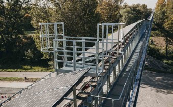 Das Kies-Förderband der Firma Uhl in Neuried-Altenheim wird jetzt ausschließlich mit Solarenergie betrieben © Dimitri Dell