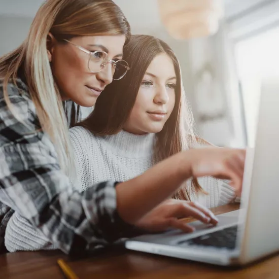 Homeoffice und Homeschooling sind während der Corona-Pandemie für viele zum Alltag geworden.